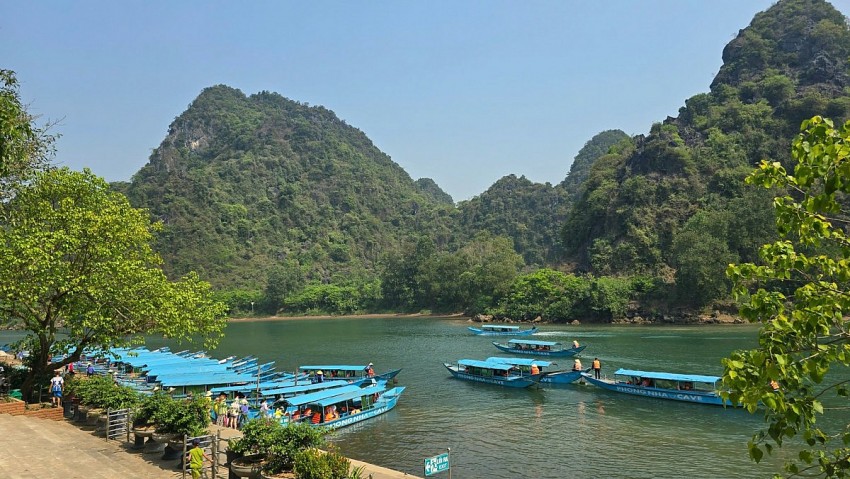 Bến thuyền đi vào Động Phong Nha - Kẻ Bàng