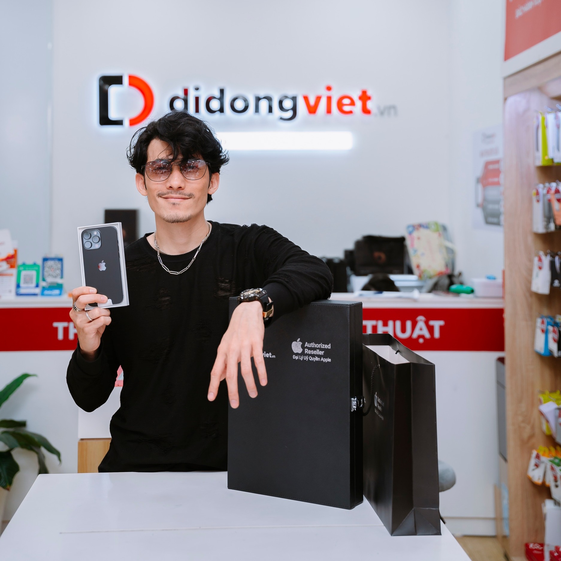 DJ Mie khoe ảnh đi sắm iPhone 16, nhan sắc thăng hạng không kém lúc tham gia Chị Đẹp- Ảnh 5.